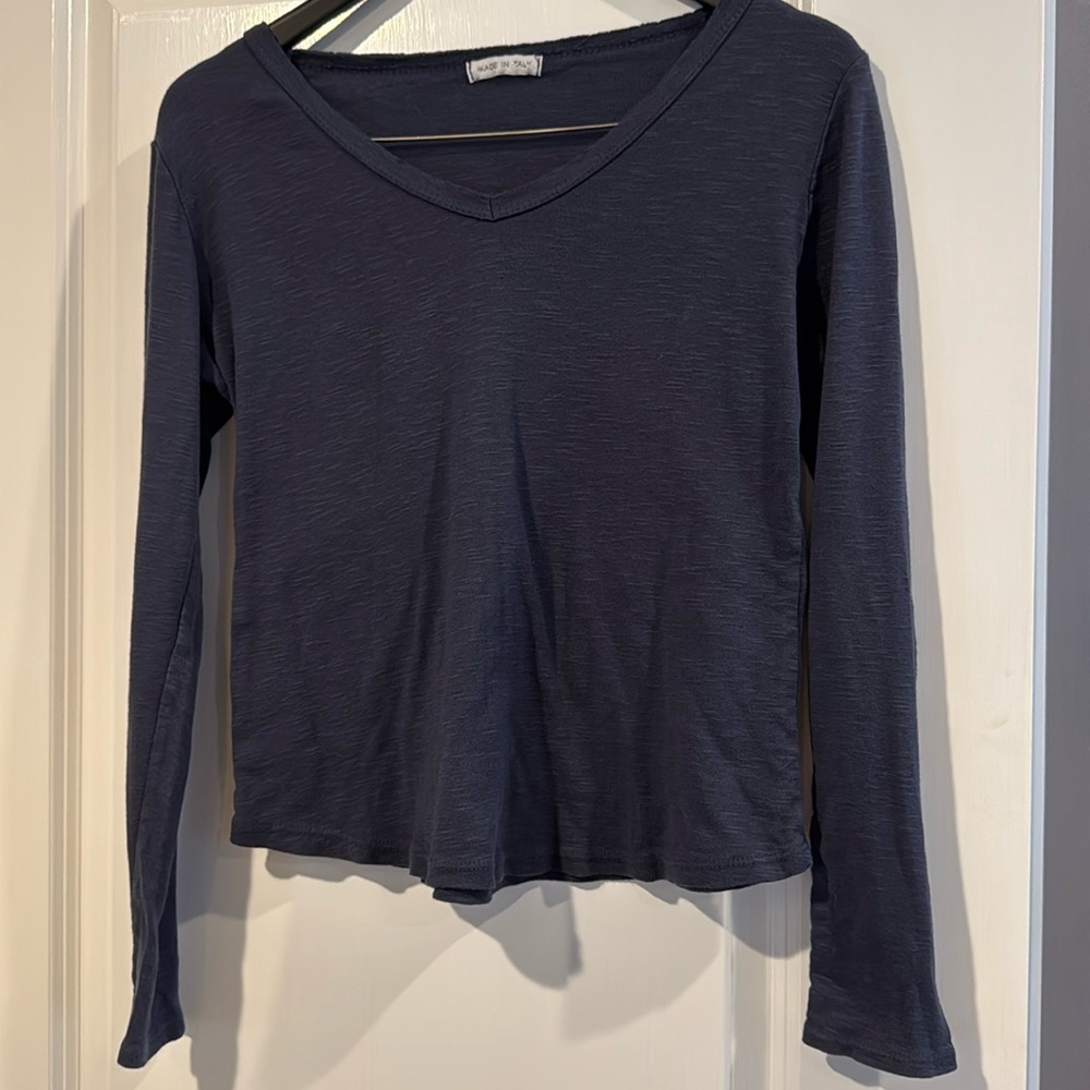 V neck long sleeved shirt